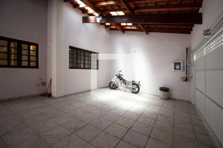 Casa para alugar com 369m², 5 quartos e 3 vagas Casa para alugar com 369m², 5 quartos e 3 vagasGaragem