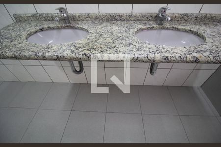 Casa para alugar com 369m², 5 quartos e 3 vagas Casa para alugar com 369m², 5 quartos e 3 vagasBanheiro da Suíte