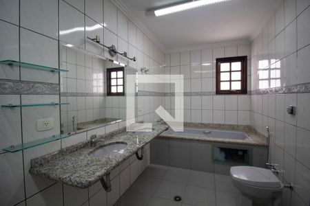 Casa para alugar com 369m², 5 quartos e 3 vagas Casa para alugar com 369m², 5 quartos e 3 vagasBanheiro da Suíte