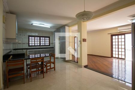Casa para alugar com 369m², 5 quartos e 3 vagas Casa para alugar com 369m², 5 quartos e 3 vagasCozinha