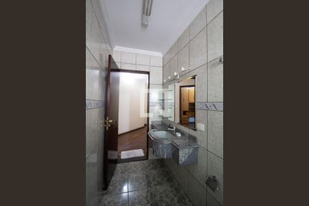 Casa para alugar com 369m², 5 quartos e 3 vagas Casa para alugar com 369m², 5 quartos e 3 vagasBanheiro