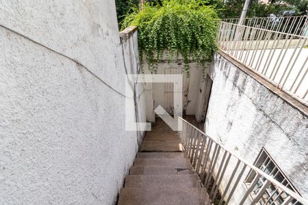 Casa à venda com 126m², 3 quartos e 1 vaga Casa à venda com 126m², 3 quartos e 1 vagaEscada