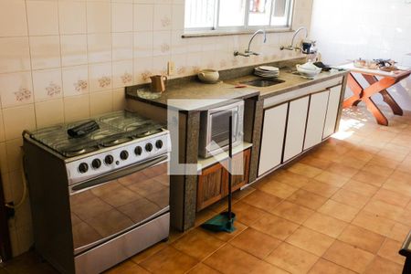 Casa à venda com 380m², 4 quartos e 5 vagas Casa à venda com 380m², 4 quartos e 5 vagasCozinha