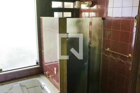 Casa à venda com 380m², 4 quartos e 5 vagas Casa à venda com 380m², 4 quartos e 5 vagasBanheiro da Suíte 2