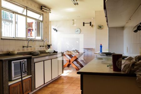 Casa à venda com 380m², 4 quartos e 5 vagas Casa à venda com 380m², 4 quartos e 5 vagasCozinha