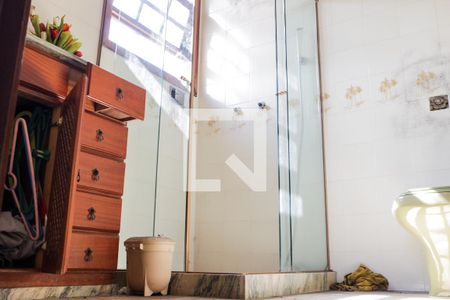 Casa à venda com 380m², 4 quartos e 5 vagas Casa à venda com 380m², 4 quartos e 5 vagasBanheiro da Suíte 1