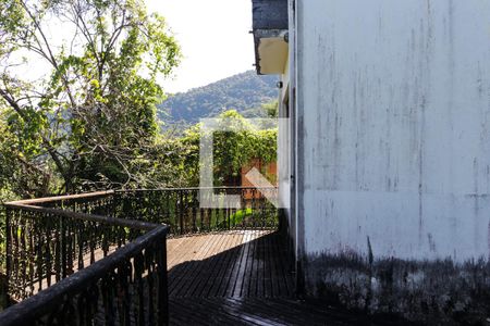 Casa à venda com 380m², 4 quartos e 5 vagas Casa à venda com 380m², 4 quartos e 5 vagasVaranda