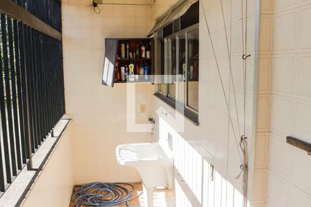 Casa à venda com 380m², 4 quartos e 5 vagas Casa à venda com 380m², 4 quartos e 5 vagasCozinha e Área de Serviço