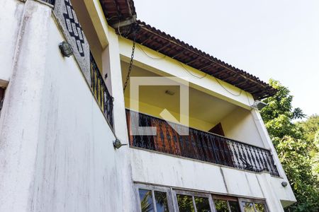 Casa à venda com 380m², 4 quartos e 5 vagas Casa à venda com 380m², 4 quartos e 5 vagasVaranda