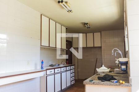 Casa à venda com 380m², 4 quartos e 5 vagas Casa à venda com 380m², 4 quartos e 5 vagasCozinha - Armários