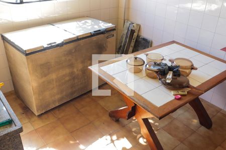 Casa à venda com 380m², 4 quartos e 5 vagas Casa à venda com 380m², 4 quartos e 5 vagasCozinha