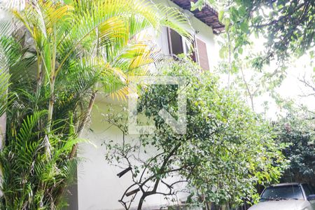 Casa à venda com 380m², 4 quartos e 5 vagas Casa à venda com 380m², 4 quartos e 5 vagasFachada