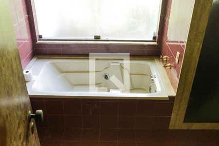 Casa à venda com 380m², 4 quartos e 5 vagas Casa à venda com 380m², 4 quartos e 5 vagasBanheiro da Suíte 2