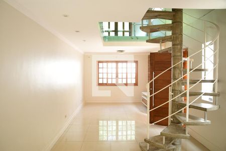 Sala de casa para alugar com 2 quartos, 155m² em Portal da Primavera, Cotia
