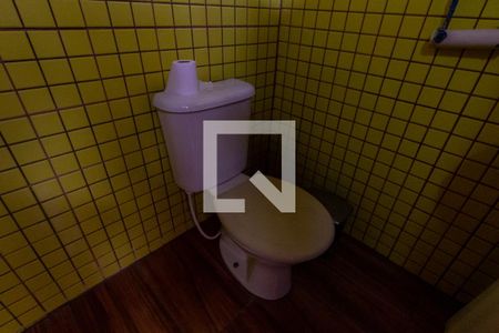 Casa para alugar com 200m², 2 quartos e 4 vagasDetalhe do banheiro da garagem