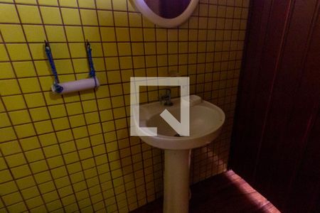 Casa para alugar com 200m², 2 quartos e 4 vagasDetalhe do banheiro da garagem