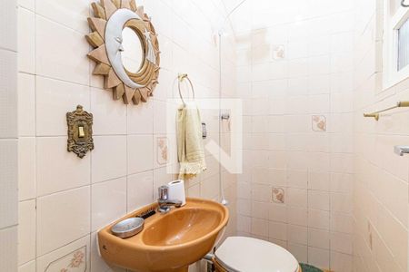 Casa à venda com 185m², 3 quartos e 2 vagas Casa à venda com 185m², 3 quartos e 2 vagasQuarto fundos - Banheiro