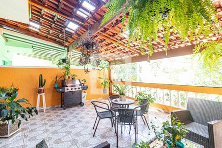 Varanda de casa à venda com 3 quartos, 185m² em Jardim das Vertentes, São Paulo