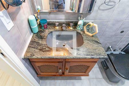 Casa à venda com 185m², 3 quartos e 2 vagas Casa à venda com 185m², 3 quartos e 2 vagasBanheiro social