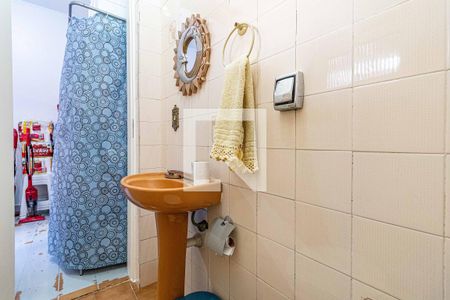 Casa à venda com 185m², 3 quartos e 2 vagas Casa à venda com 185m², 3 quartos e 2 vagasQuarto fundos - Banheiro