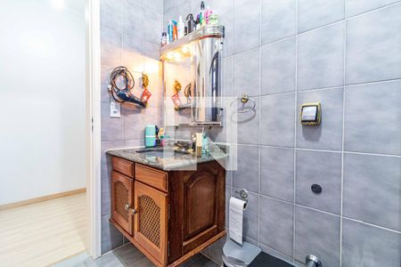 Casa à venda com 185m², 3 quartos e 2 vagas Casa à venda com 185m², 3 quartos e 2 vagasBanheiro social