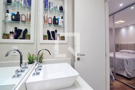 Apartamento à venda com 72m², 2 quartos e 2 vagasBanheiro do Quarto 1 - Suíte