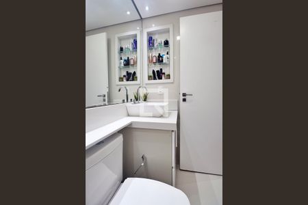 Apartamento à venda com 72m², 2 quartos e 2 vagasBanheiro do Quarto 1 - Suíte