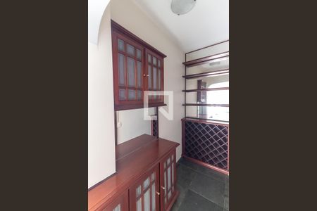 Apartamento à venda com 220m², 4 quartos e 2 vagas Apartamento à venda com 220m², 4 quartos e 2 vagasSala - Adega