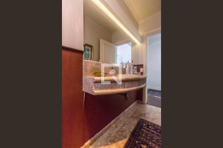 Casa de condomínio à venda com 540m², 5 quartos e 6 vagasLavabo