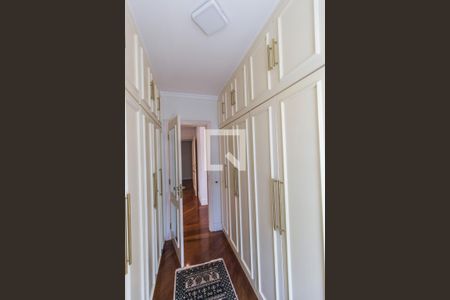 Casa de condomínio à venda com 540m², 5 quartos e 6 vagasCloset da suíte