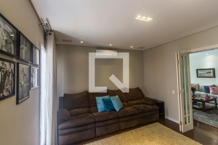 Sala de TV de casa de condomínio à venda com 5 quartos, 540m² em Alphaville Residencial Zero, Barueri