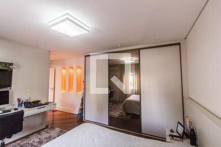 Casa de condomínio à venda com 540m², 5 quartos e 6 vagasSuíte 4