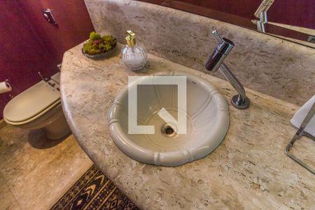 Casa de condomínio à venda com 540m², 5 quartos e 6 vagasDetalhe do banheiro