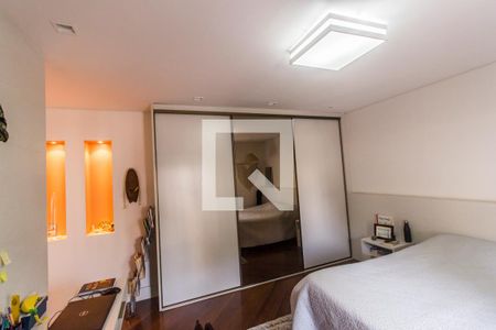 Casa de condomínio à venda com 540m², 5 quartos e 6 vagasSuíte 4