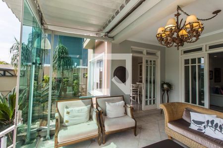 Casa de condomínio à venda com 540m², 5 quartos e 6 vagasVaranda