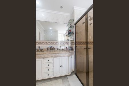 Casa de condomínio à venda com 540m², 5 quartos e 6 vagasBanheiro da Suíte