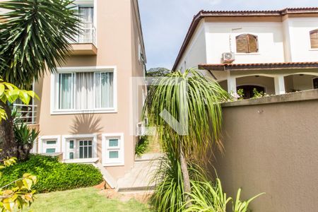 Casa de condomínio à venda com 540m², 5 quartos e 6 vagasQuintal