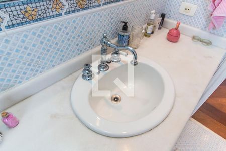 Casa de condomínio à venda com 540m², 5 quartos e 6 vagasBanheiro da Suíte 4