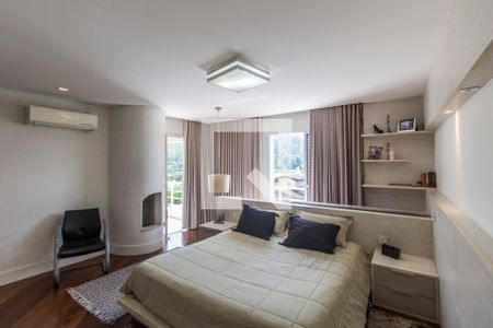 Casa de condomínio à venda com 540m², 5 quartos e 6 vagasSuíte master