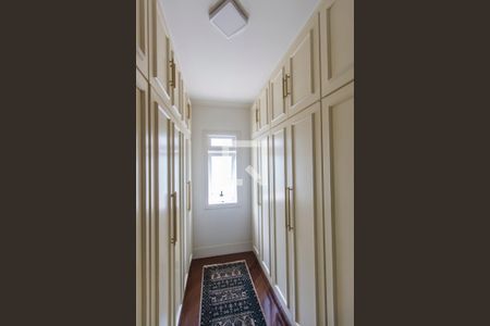 Casa de condomínio à venda com 540m², 5 quartos e 6 vagasCloset da suíte