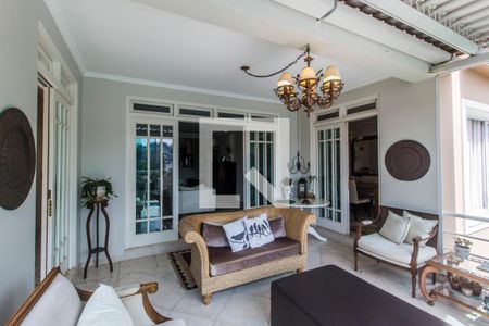 Casa de condomínio à venda com 540m², 5 quartos e 6 vagasVaranda