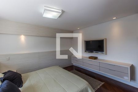 Casa de condomínio à venda com 540m², 5 quartos e 6 vagasSuíte master