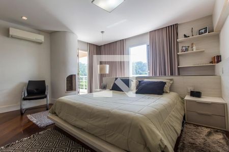 Casa de condomínio à venda com 540m², 5 quartos e 6 vagasSuíte master