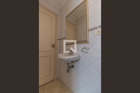 Casa de condomínio à venda com 540m², 5 quartos e 6 vagasBanheiro de serviço