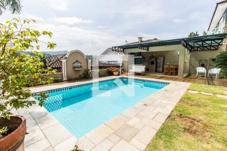 Casa de condomínio à venda com 540m², 5 quartos e 6 vagasPiscina
