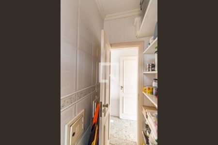 Casa de condomínio à venda com 540m², 5 quartos e 6 vagasDespensa