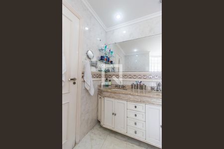 Casa de condomínio à venda com 540m², 5 quartos e 6 vagasBanheiro da Suíte