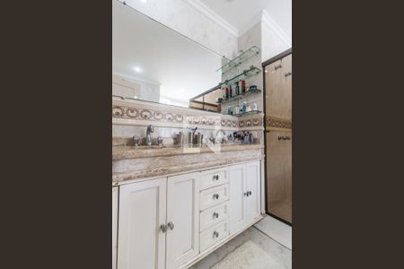 Casa de condomínio à venda com 540m², 5 quartos e 6 vagasBanheiro da Suíte