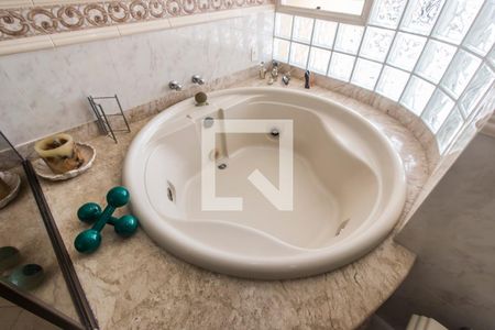 Casa de condomínio à venda com 540m², 5 quartos e 6 vagasDetalhe do Banheiro da Suite