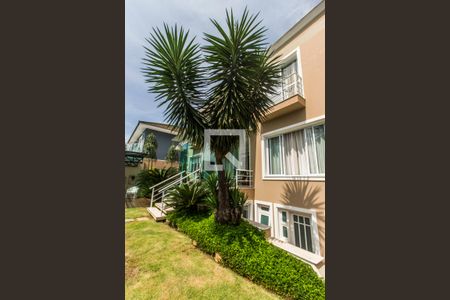 Casa de condomínio à venda com 540m², 5 quartos e 6 vagasQuintal